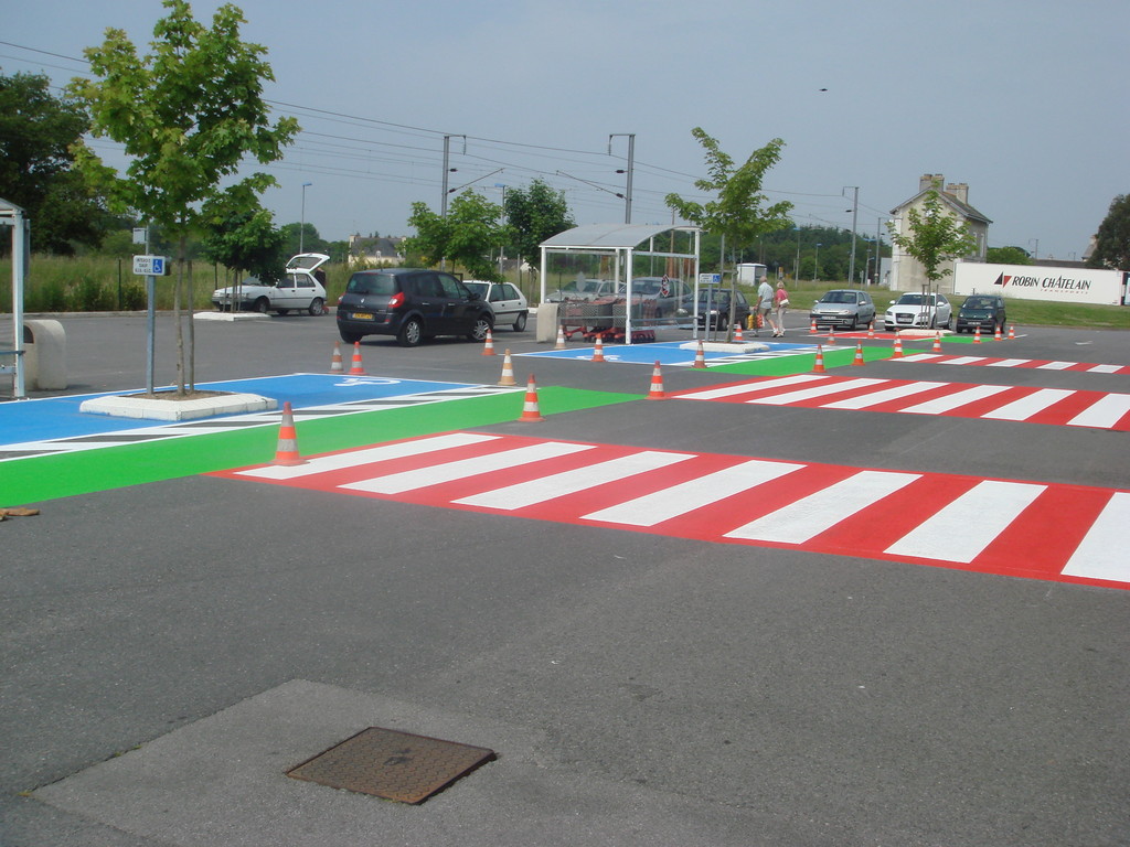 Marquages au sol pour parkings extérieurs